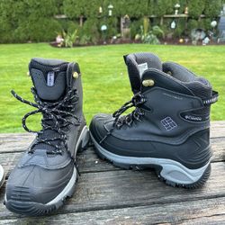 Women’s size 8 Omni Heat boots