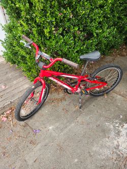 Kids bike 20 red specialized
