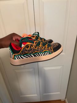 Women’s size 8 sneaker 60$