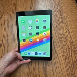 iPad Air 16GB Unlocked GRAY With Charging Cable