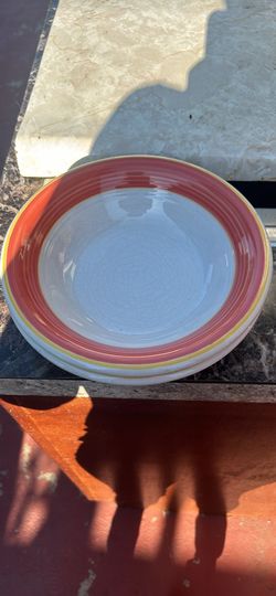 9 Pc Dinnerware Plates