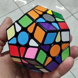 12 Sided QiYi Megaminx Speed Cube Twist 3D Puzzle Brain Teaser