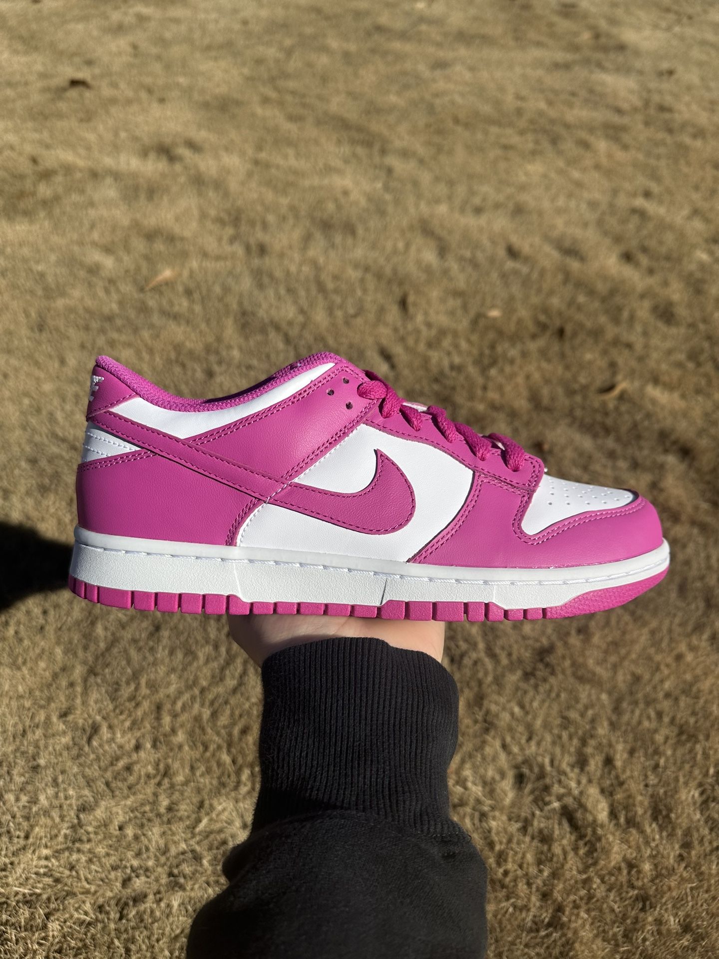 nike dunk low size 4y