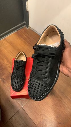 Size 10 hmu serious buyers only!!
