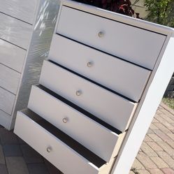 Five Drawer Dresser For Sale‼️