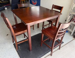 Kitchen table set solid wood. $250