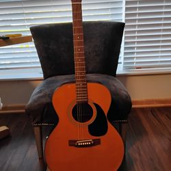 Fun Guitar To Play Around On.