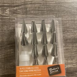 Cake decorating icing nozzles