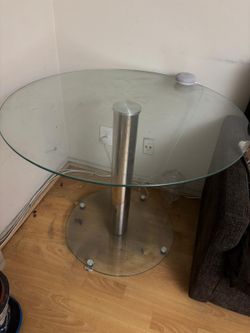 Corner table