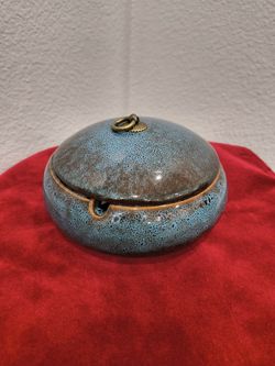 5.2" Blue Decorative Ceramic Ashtray w/Lid