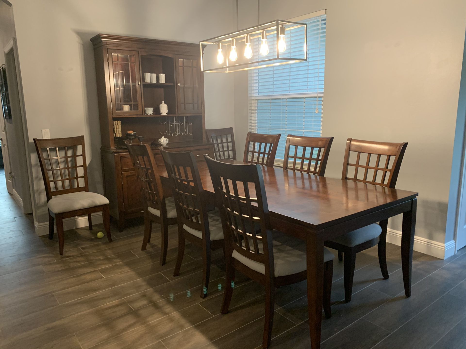 Havertys dining room set, 8 chairs and lighted cabinet