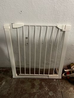 Bay gate