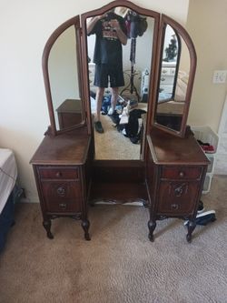Makeup Dresser