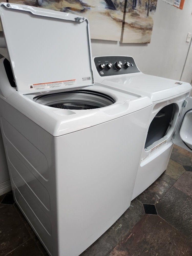 SET GE WASHER AND GAS DRYER BRAND NEW