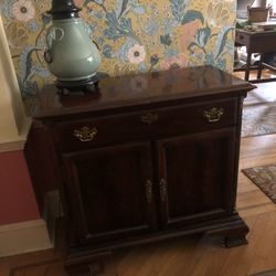 Traditional Sidebar/drink Server