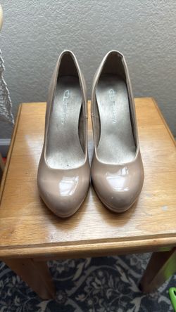 Women’s Round Toe Heel Pumps - Nude