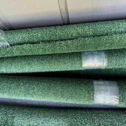 8ft long x 6ft wide astro turf. It’s New