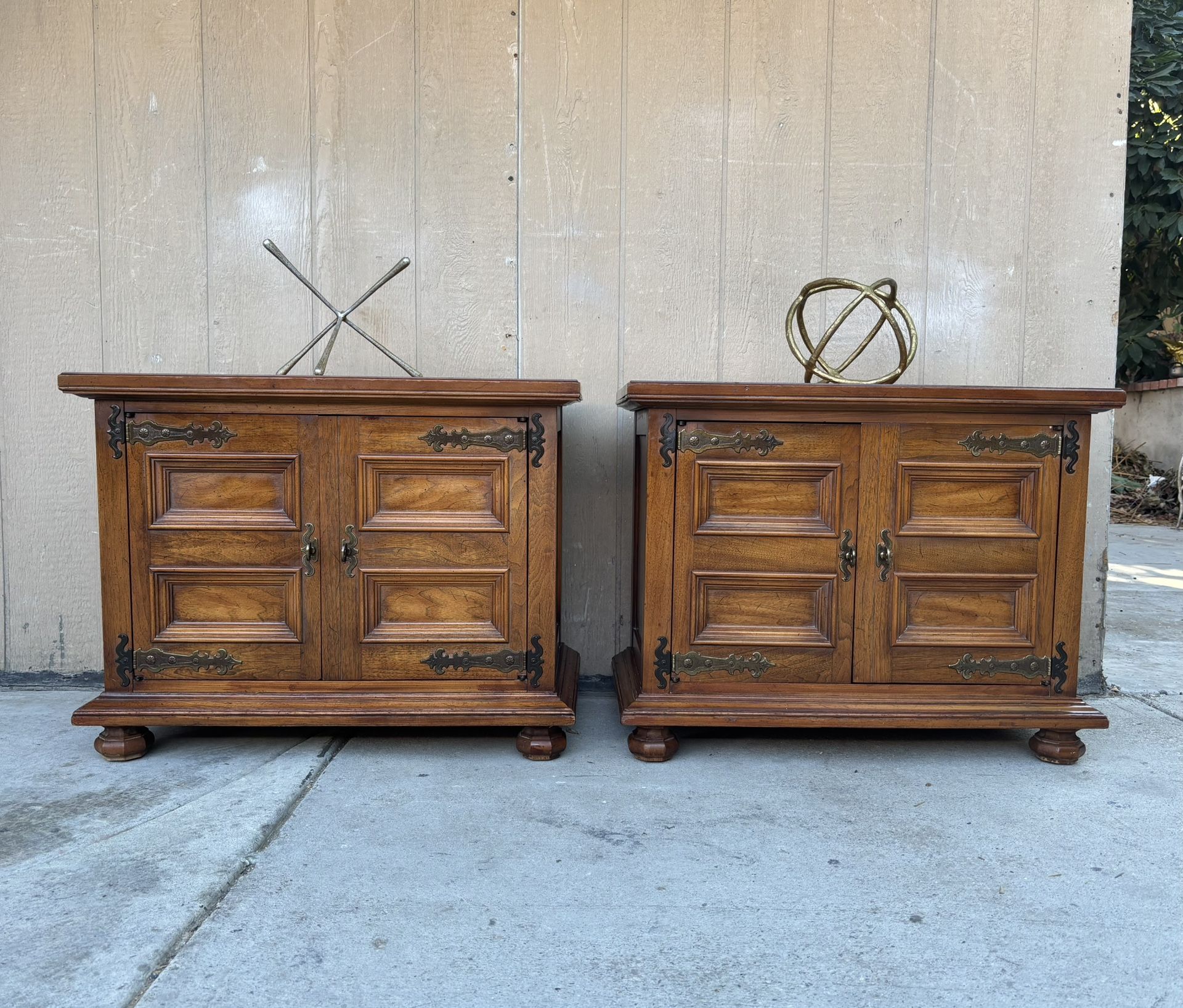 Gorgeous vintage pair of nightstands
