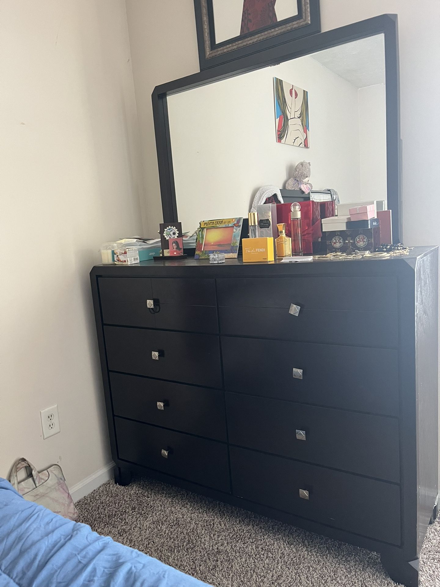 Dresser With Mirror