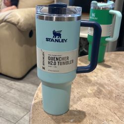 Stanley Quencher H2O Tumbler 40oz