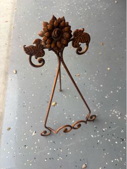 Metal easel stand