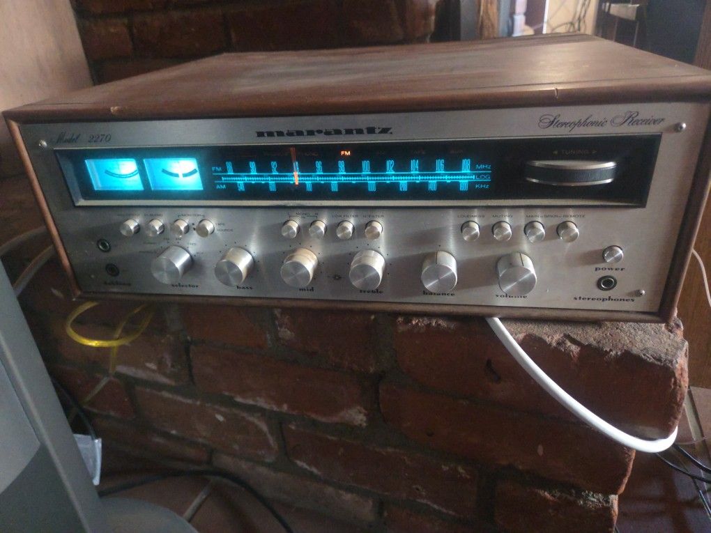 1970s MARANTZ 2270 STEREO