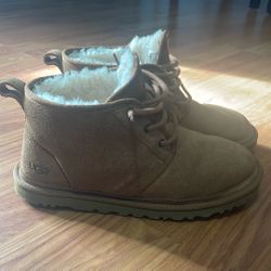 Men’s Neumel Uggs Size 9