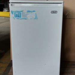 Avanti Mini Fridge 