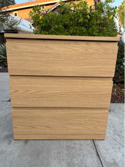 Modern Dresser Chest of Drawers Furniture Excellent Condition