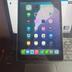 iPad A2603 9th Gen Mint Condition Carrier Unlocked Nearly New Still under warranty 