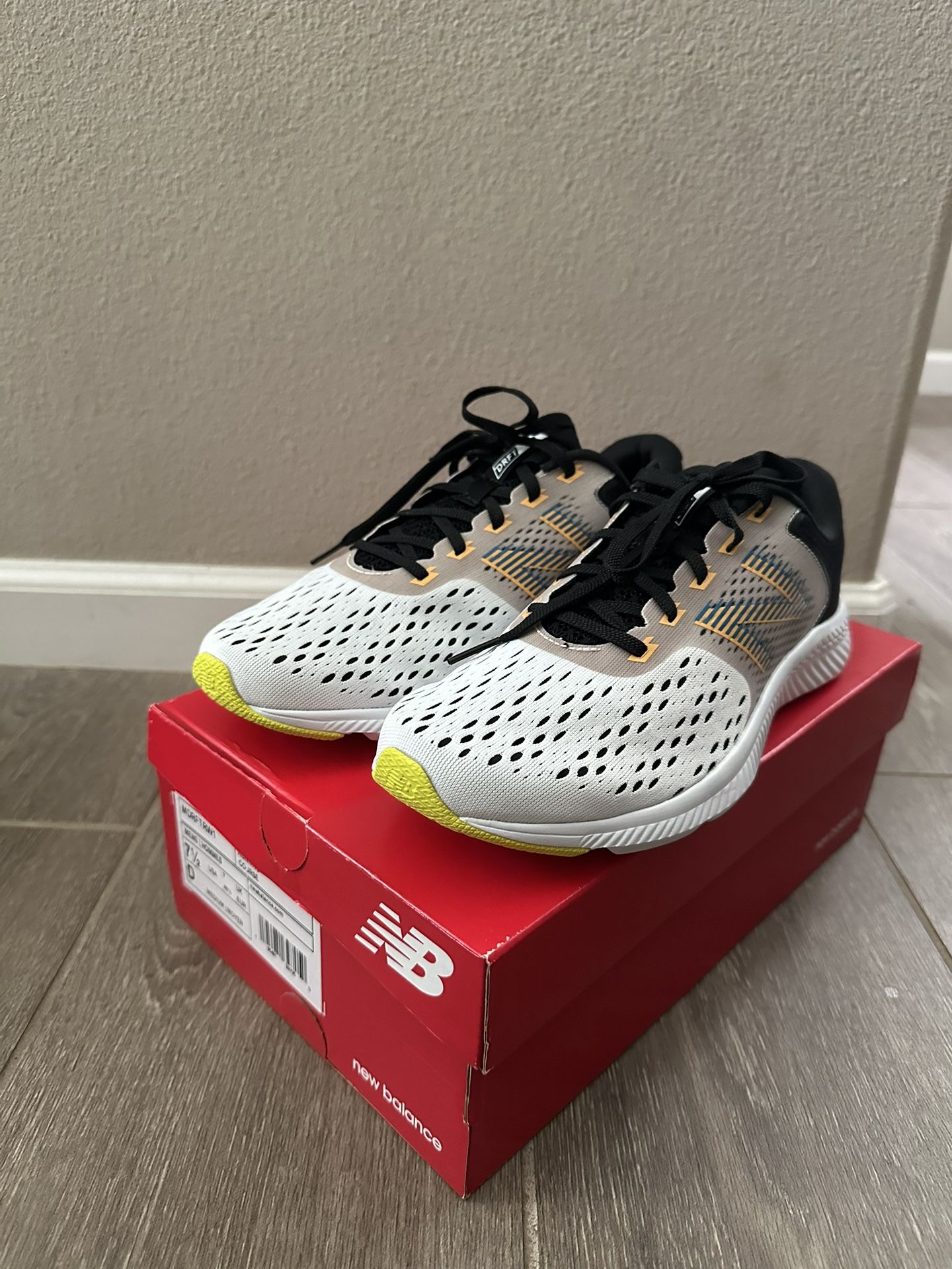 <NIB> New Balance Running shoes ( Size:7.5)