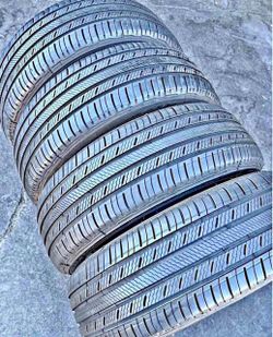 Set 235/65-18 Michelin con el 80% de vida