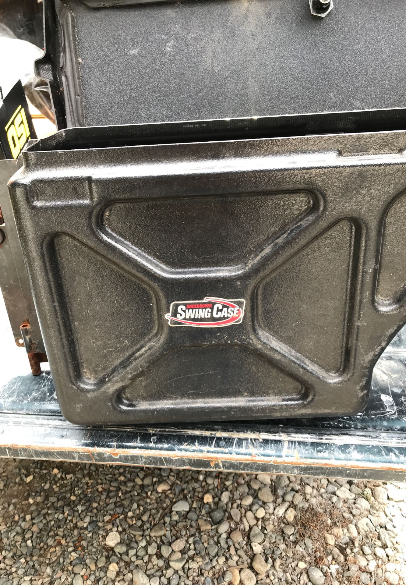 Truck tool box