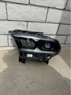 2020 + dodge Durango driver side headlight
