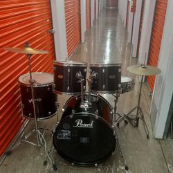 COMPLETE 5 PIECE PEARL FORUM (22-16-13-13-12) TAMA SINGLE PEDAL AND CYMBALS....