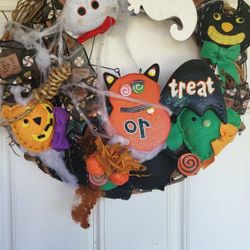 DIY  Scary Fall Halloween Wreath Trick or treat