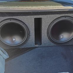 Two (2) 12" Speaker Box With 1600w Kicker Amplifier 