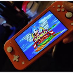 Nintendo Switch lite “Coral”
