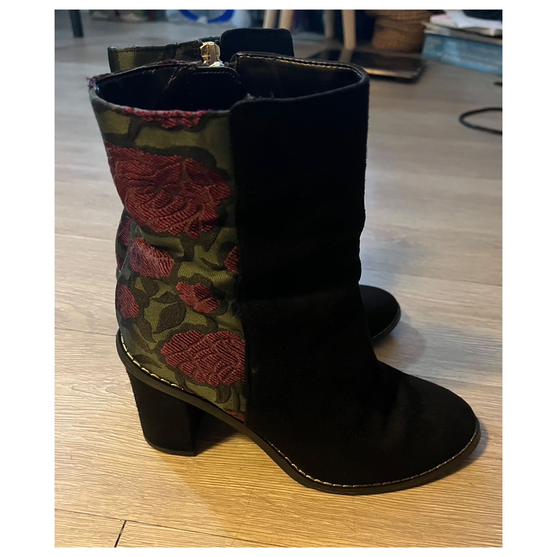 Dr Scholls Black suede ankle boots with floral design size 6