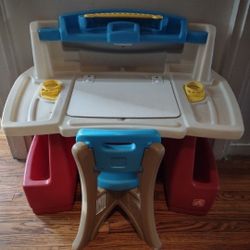 Step 2 Kids Desk With Chair 