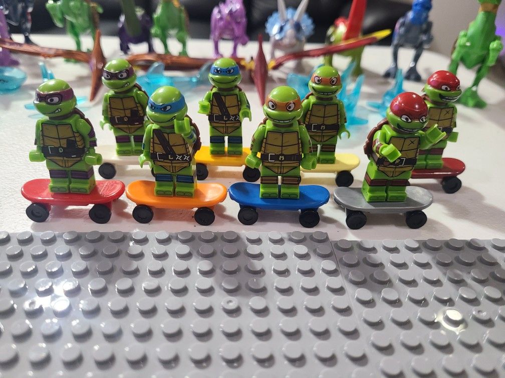 Custom  Actions  Figures 