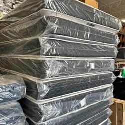 Full Size Deluxe Mattress And Box Spring 