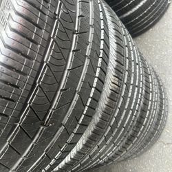 Tengo un set de llantas en muy buenas condiciones marca continental 285 40 R22 instalación y balanceó por el mismo precio 