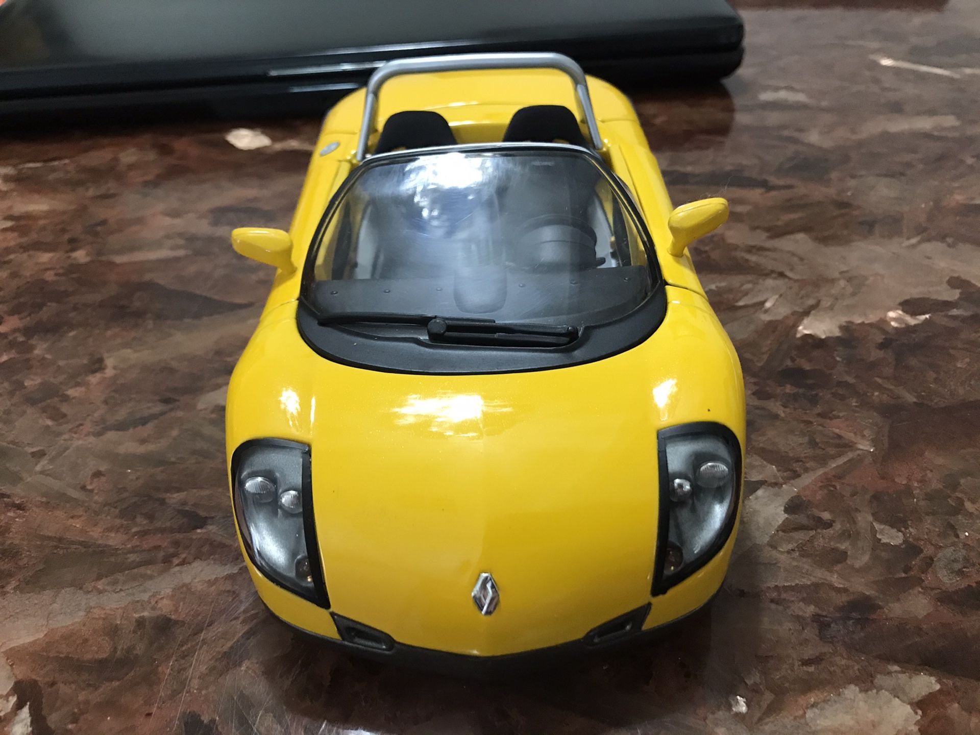 Anson Renault Sport Spider 16V Liquid Yellow OVP Diecast Car Rare Collection