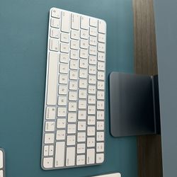 Apple Original Blue keyboard From iMac 24 Inch m1