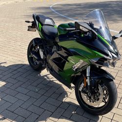 2021 Kawasaki H2 SX SE