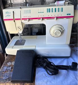 The Singer Fashion Mate FM-22C Fully Serviced And Sewing Excelent