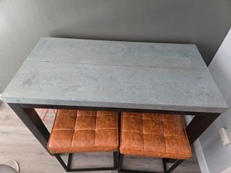 Metal distressed CBO high table w/barstools