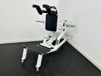 Precor Super Squat 624 Plate Loaded Squat Machine Commercial Gym Leg Press Hack Squat