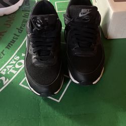 Size 10 Nike Airmax 